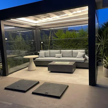 Roza - Private Pool & Garden In Apartment *