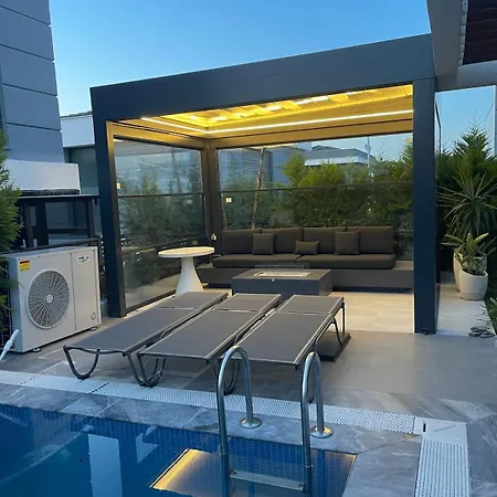 דירה Roza - Private Pool & Garden In